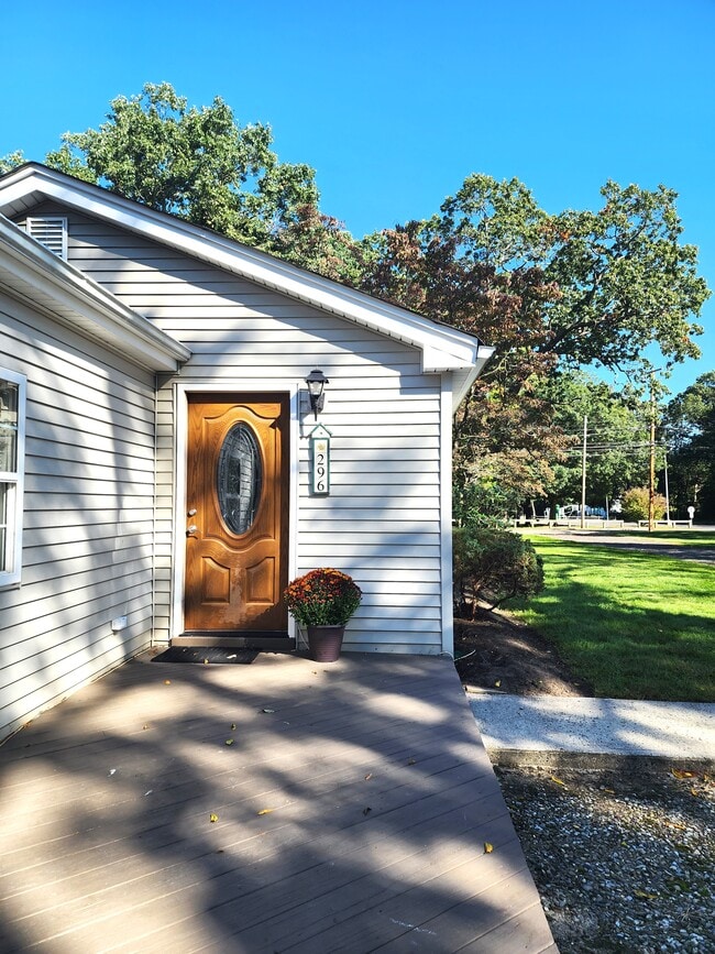 Building Photo - 296 Hockhockson