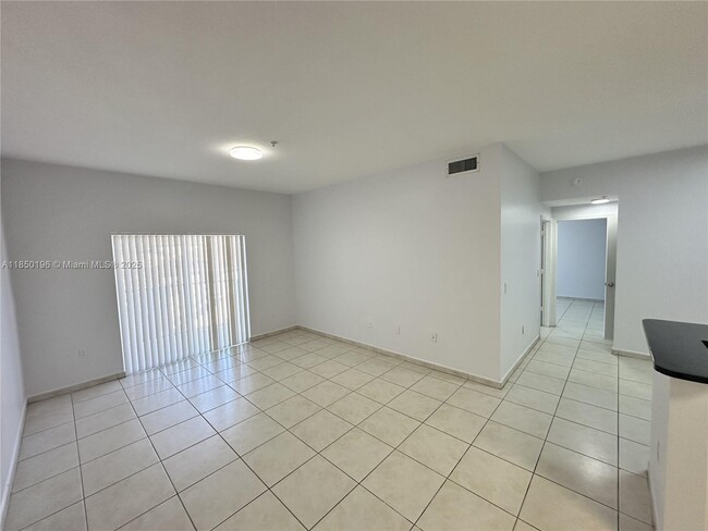 Foto del edificio - 7220 NW 114th Ave