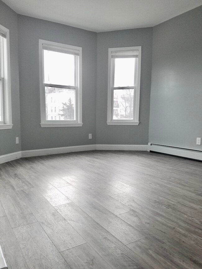 Building Photo - 424 Bowdoin St