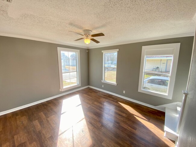 Building Photo - Bossier 2 Bedroom 1 Bath Town Home - Housi...