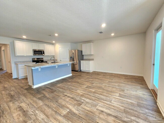 Foto del edificio - 7457 Steeplechase Blvd