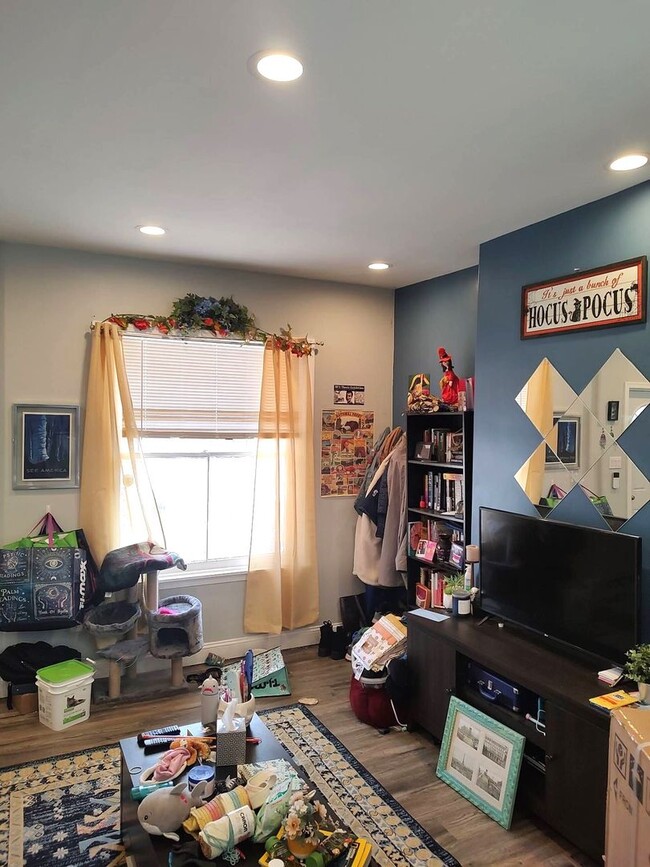 Building Photo - Gorgeous 3-Bedroom Corner Townhome in West...
