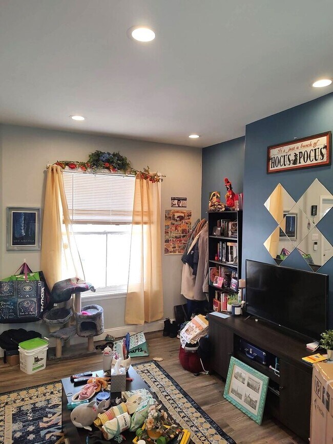 Foto del edificio - Gorgeous 3-Bedroom Corner Townhome in West...