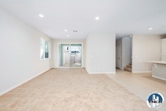Building Photo - New Home/ 3Bed & 2.5Bath