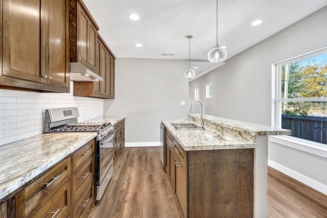 Building Photo - 430 N Hutcheson St