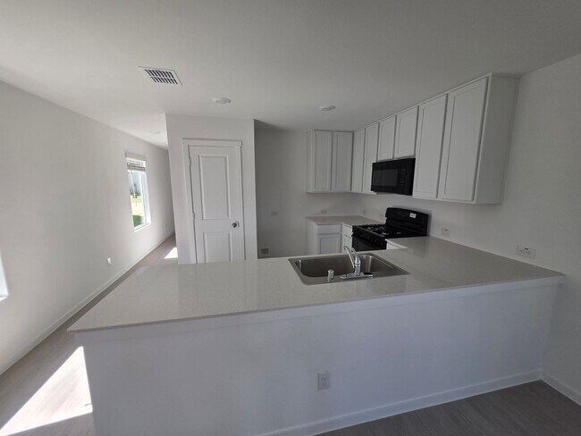 Foto del edificio - Your Next Chapter Starts Here: 4-Bedroom H...
