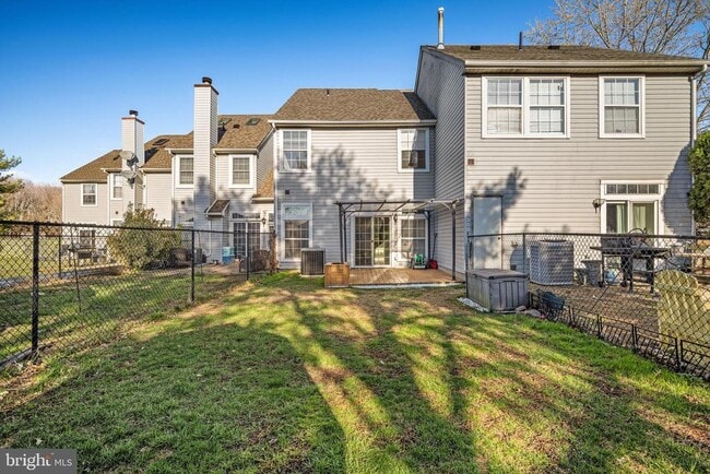 Building Photo - 817 Thoreau Ln