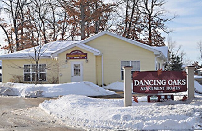 Dancing Oaks Cottages