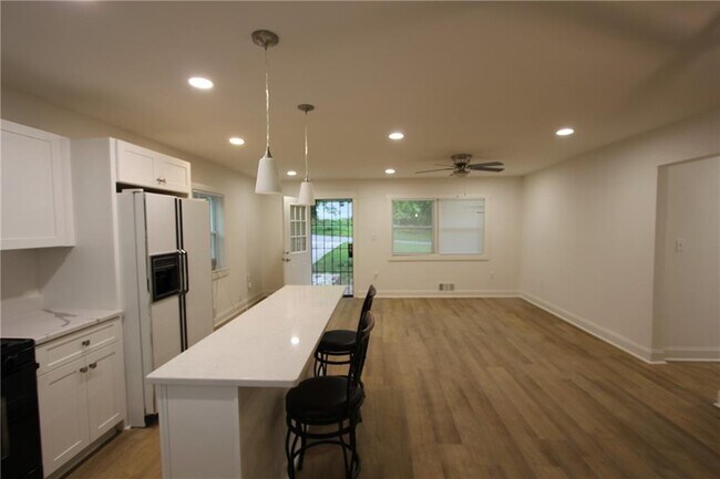 Foto del edificio - 3533 Larkspur Terrace