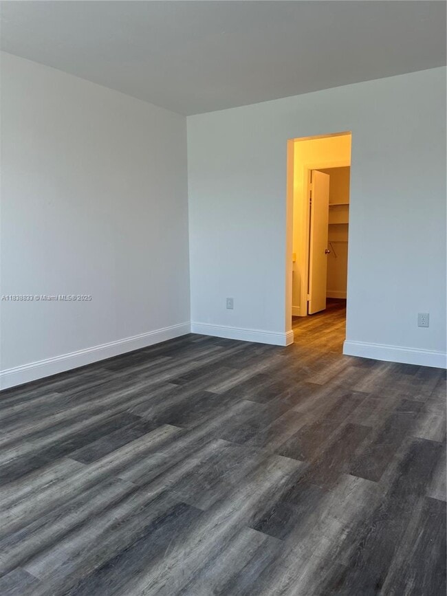 Foto del edificio - 14830 Naranja Lakes Blvd