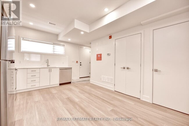 Building Photo - 385 McRoberts Ave