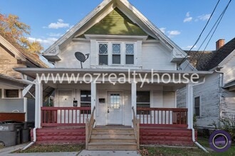 Building Photo - 2824 Chestnut St