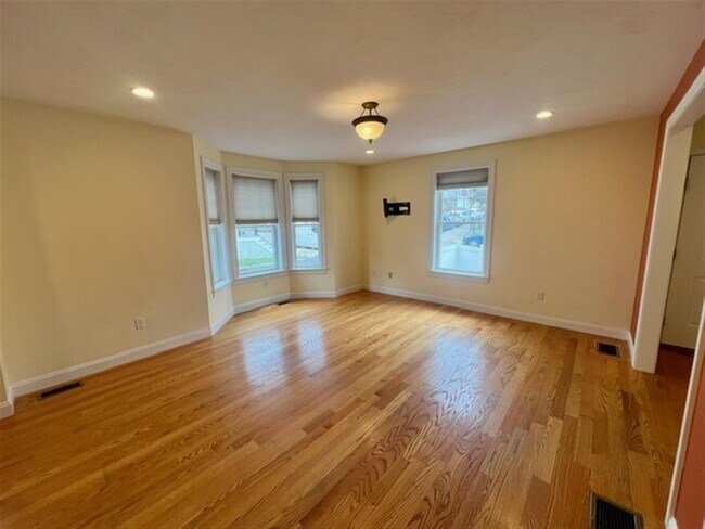 Foto del edificio - 64 Bow St