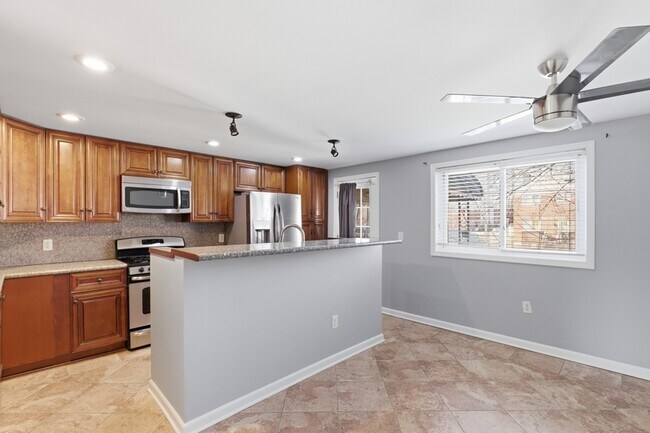 Foto del edificio - 4812 Bowland Ave