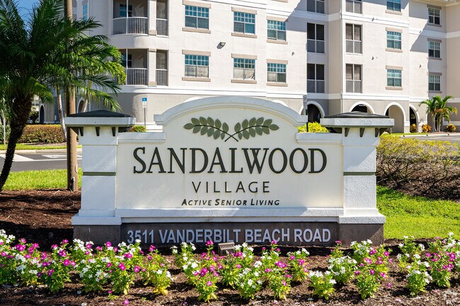 Letrero exterior - Sandalwood Village 55+ Active Adult Homes