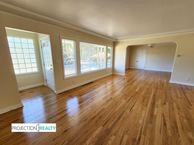 Foto del edificio - 13832 NW Pioneer Rd