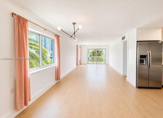 Foto del edificio - 1631 NE 114th St