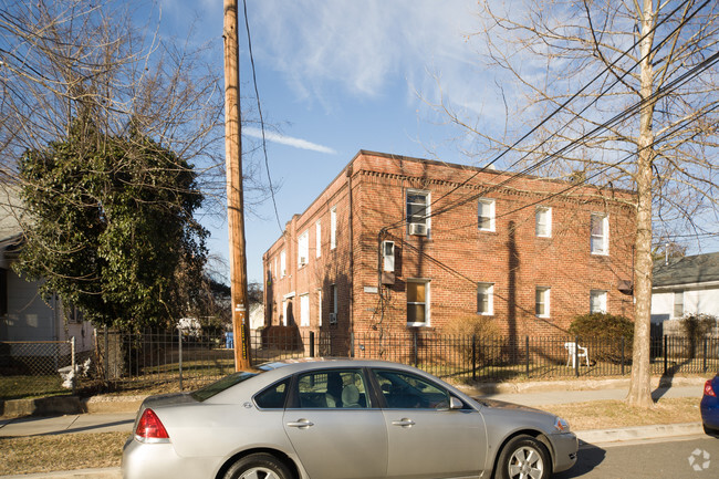 Building Photo - 3314-3318 Ely Pl SE