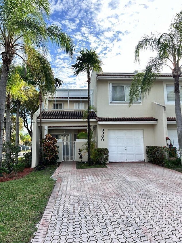 9900 NW 43rd Terrace, Doral, FL 33178 Townhome Rentals in Doral FL