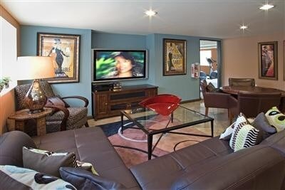 Building Photo - Sapphire Condominiums - Studio + extra room