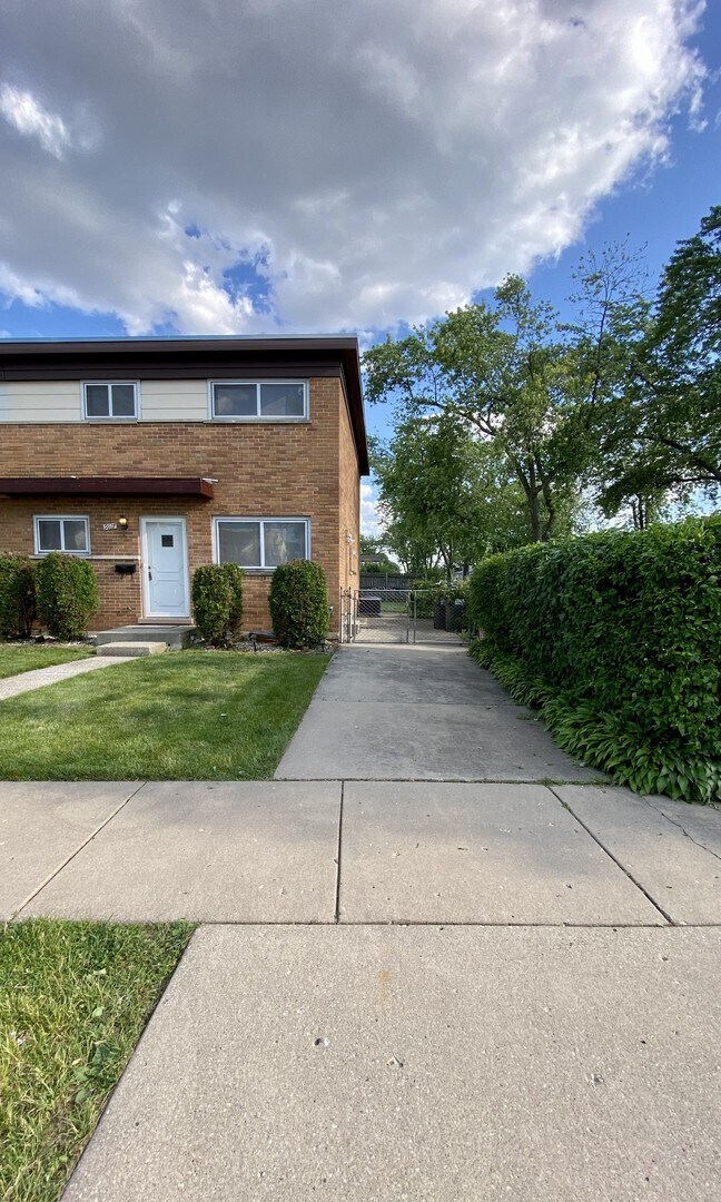 Foto del edificio - 9117 Barberry Ln