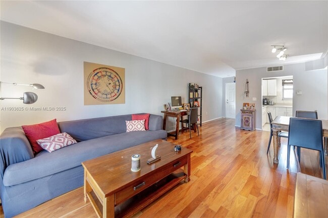 Foto del edificio - 1674 Bay Rd