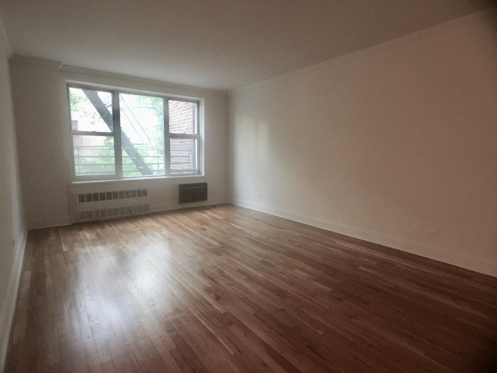 Primary Photo - 3555 Oxford Avenue
