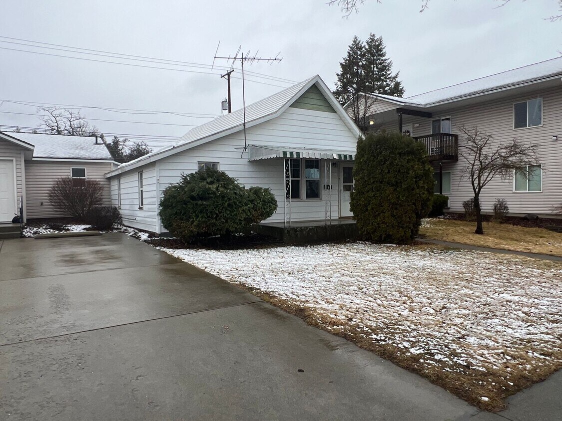 Primary Photo - Home in Central Cheney