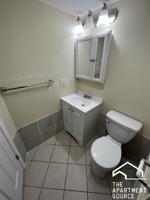 Building Photo - 2300 S Ridgeway Ave