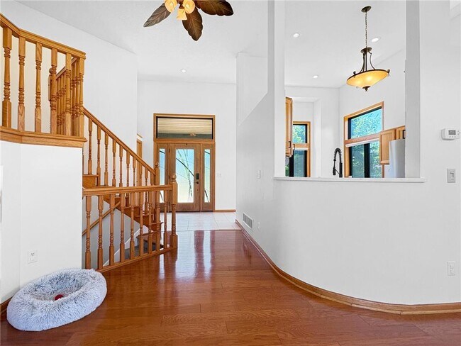 Building Photo - 717 Ashley Dr