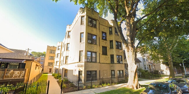 Building Photo - 1915 W Larchmont Ave