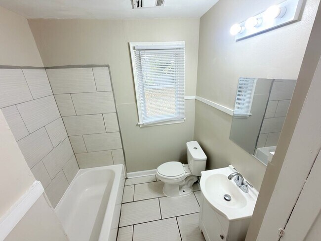 Foto del edificio - Charming Memphis Home with Spacious Yard – Move-In Special!