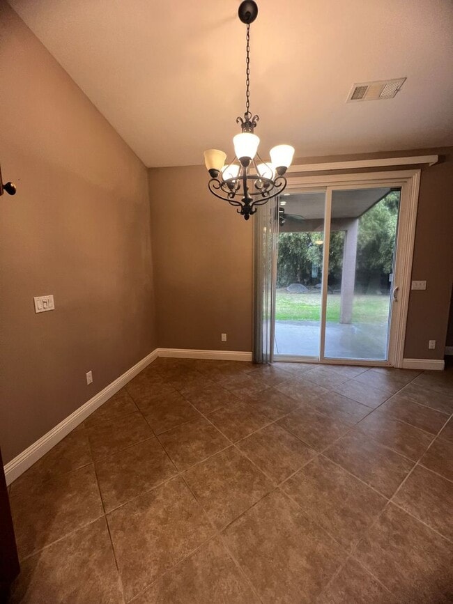 Building Photo - 1867 ADMIRAL 4 BEDROOM 2 BATHROOM - TULARE