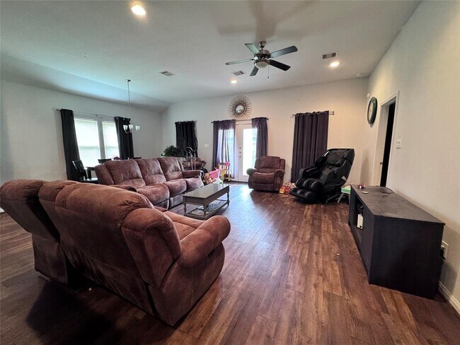 Foto del edificio - 1315 Big Deer Dr