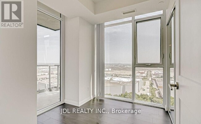 Photo du bâtiment - 7895 Jane St