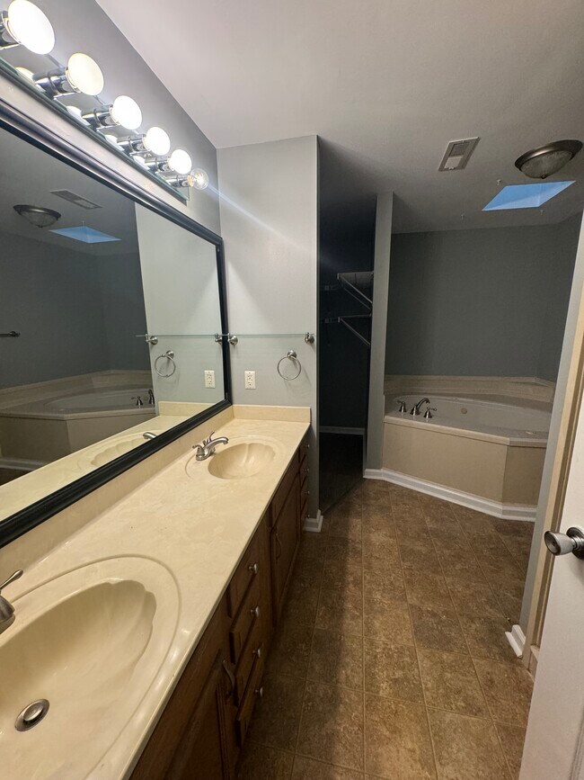 Foto del edificio - 104 Sunset Cir