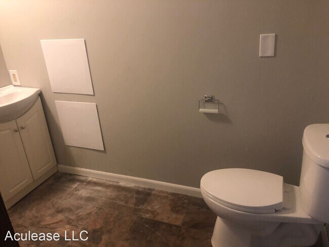 Building Photo - 3 br, 1.5 bath House - 205 College