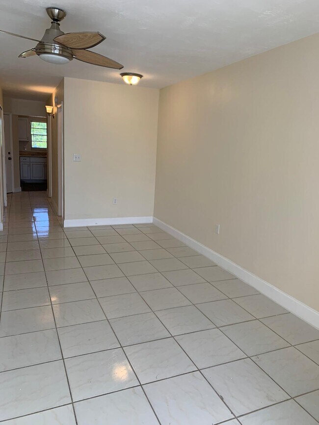 Foto del edificio - 19080 NE 3rd Ct
