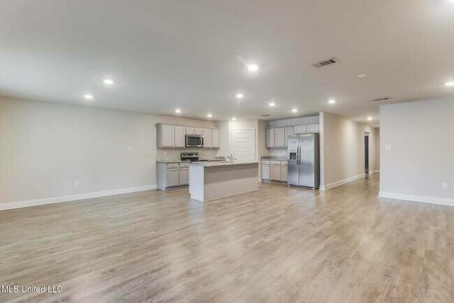 Foto del edificio - 6487 Eastland Cir
