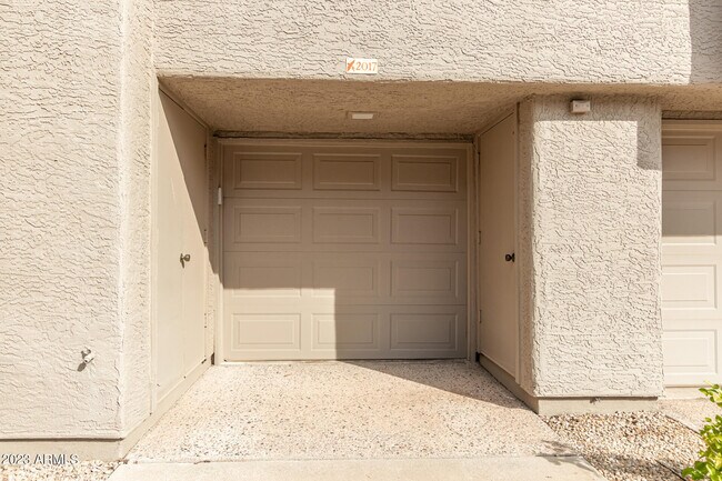 Foto del edificio - 10015 E Mountain View Rd