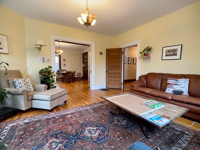 Building Photo - 20 Oakview Ter