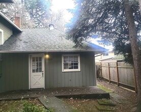 Building Photo - 15316 SE East Ave