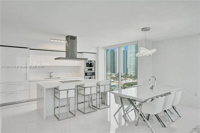 Foto del edificio - 330 Sunny Isles Blvd
