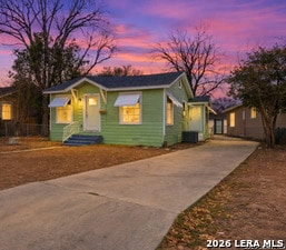 Foto del edificio - 1235 Sims Ave