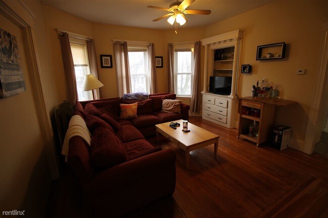 Foto del edificio - 28 Justin Rd