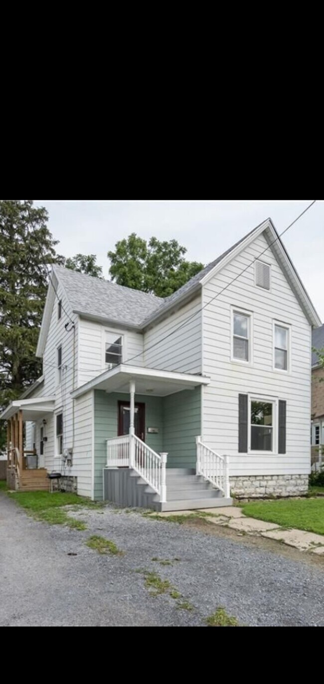 Building Photo - 221 S Hamilton St