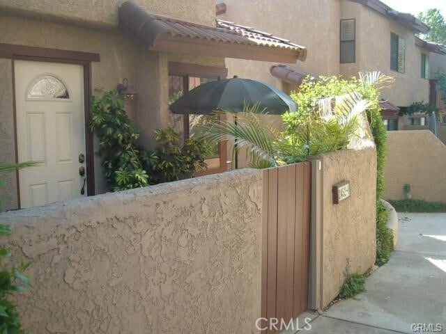 Primary Photo - 2452 Chandler Ave