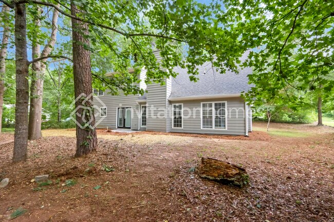 Building Photo - 335 Lakeside Dr