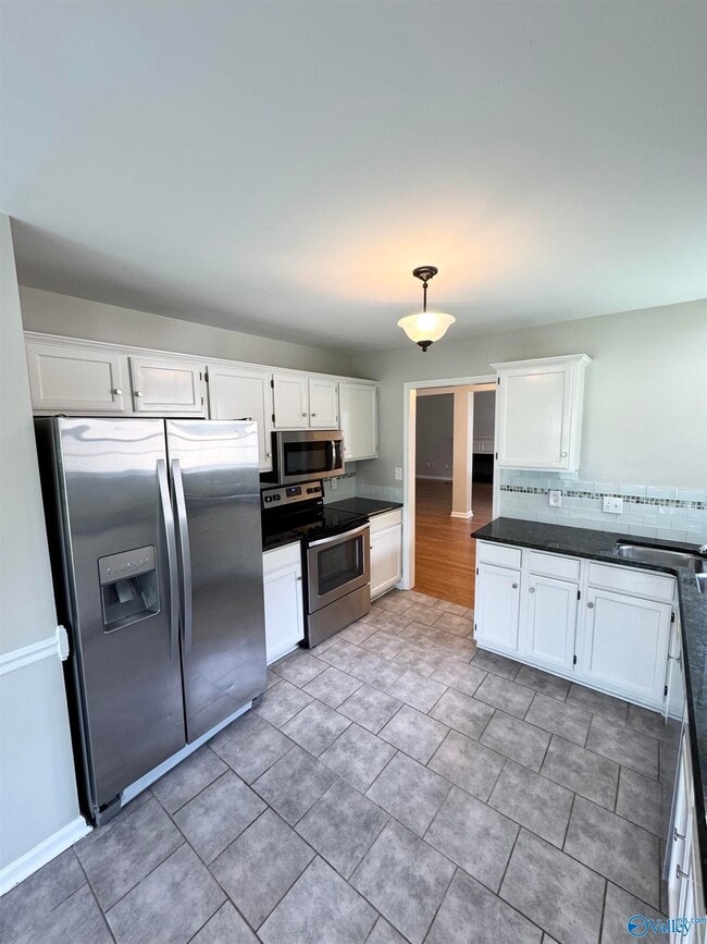 Building Photo - 102 Sunset Cir