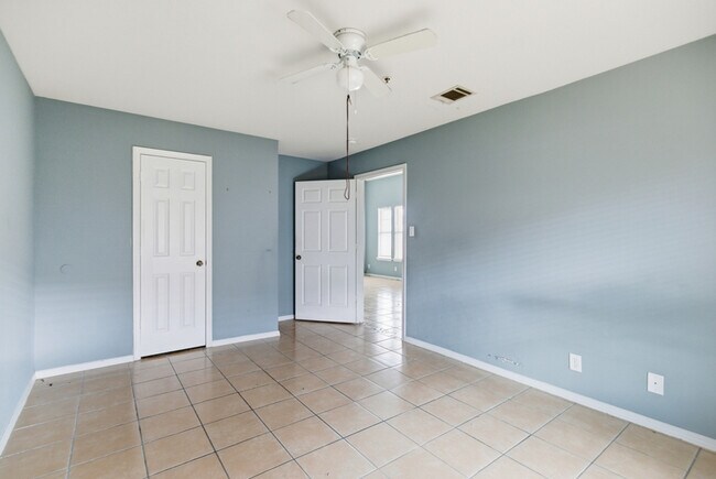 Foto del edificio - 7627 Windsor Oaks